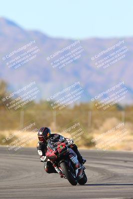 media/Jan-10-2025-CVMA Friday Practice (Fri) [[489e0da257]]/Group 4 and Trackday/Session 5 (Turn 7)/